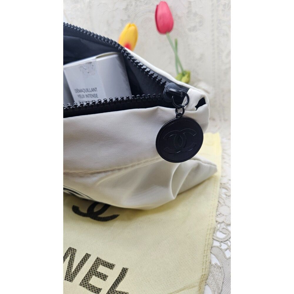CHANEL CLEANSERS X2 IN MAKEUP BAG NIB - Picture 5 of 9